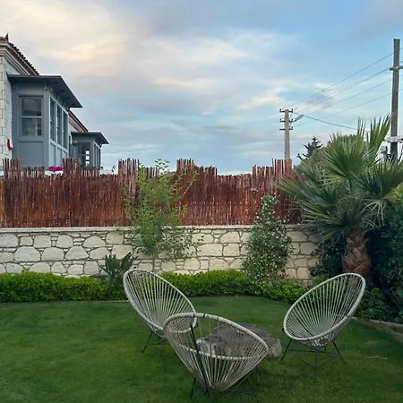 Pupa Alacati Butik Cesme