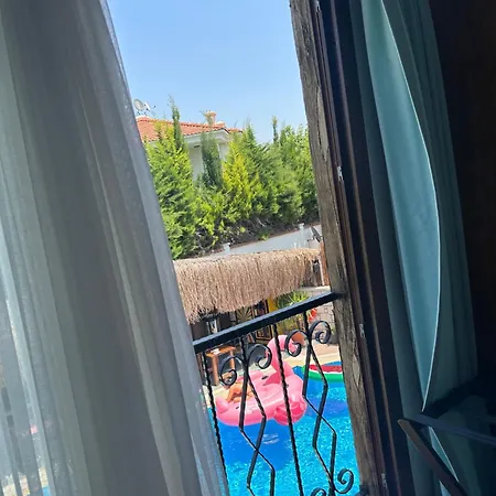 Pupa Alacati Butik Кешме