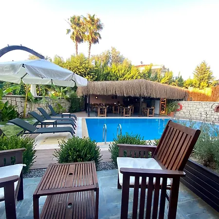 Pupa Alacati Butik Cesme