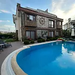 Pupa Alacati Butik Hotel *