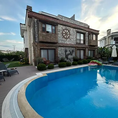 Pupa Alaçatı Butik Otel *