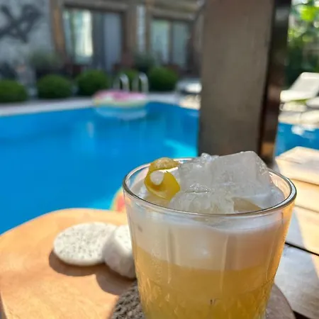 Pupa Alacati Butik Hotel *