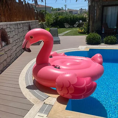 Pupa Alaçatı Butik Otel *