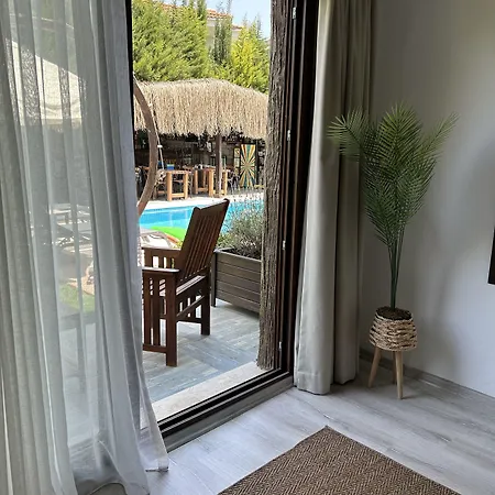 Pupa Alacati Butik * Кешме