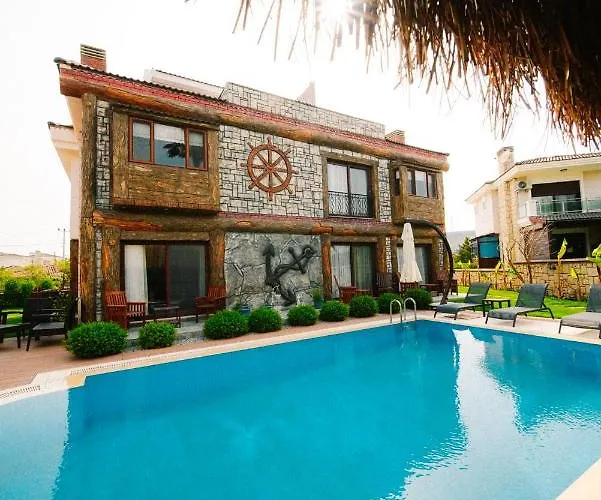 Pupa Alaçatı Butik Hotel *