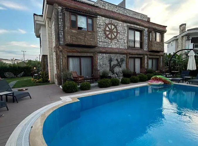 Pupa Alacati Butik Hotel *