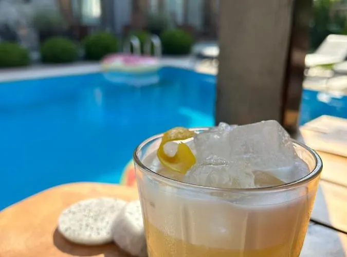 Pupa Alacati Butik Hotel *